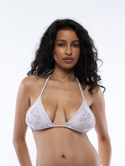 Satya is wearing size M