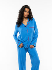 Satya is wearing size S