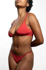 Camille is wearing size M in "Ruby"