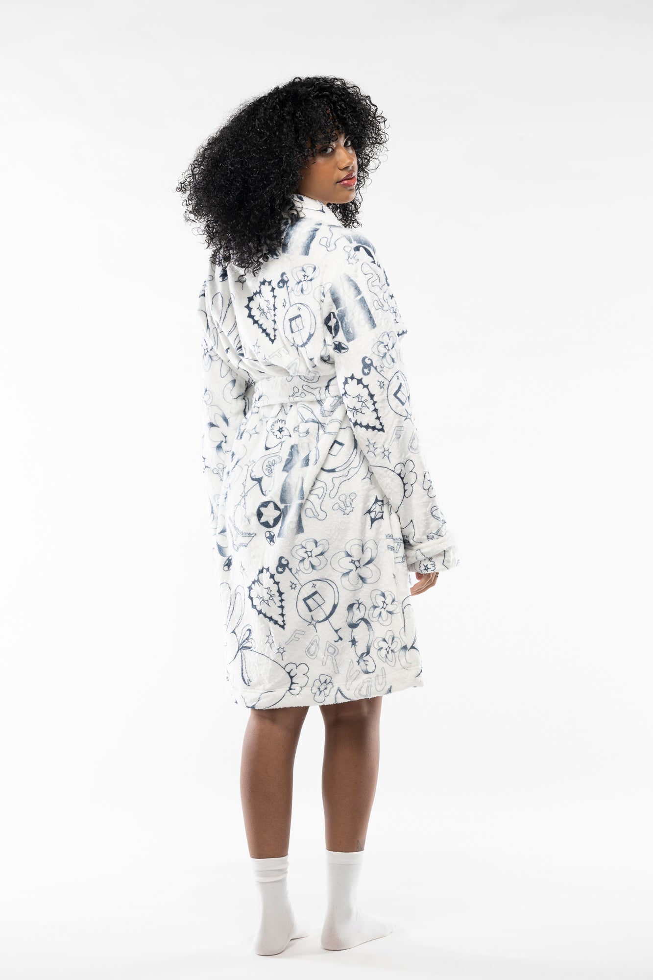 https://sirenbasics.com/cdn/shop/files/SeaCreature_Robe_Ecomm_Seamless-0427.jpg